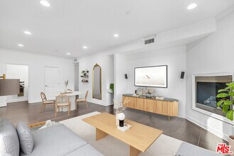 11504 Moorpark St in Los Angeles, CA - Building Photo - Building Photo