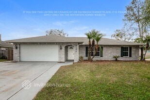 3104 Pine Tree Dr in Edgewater, FL - Building Photo
