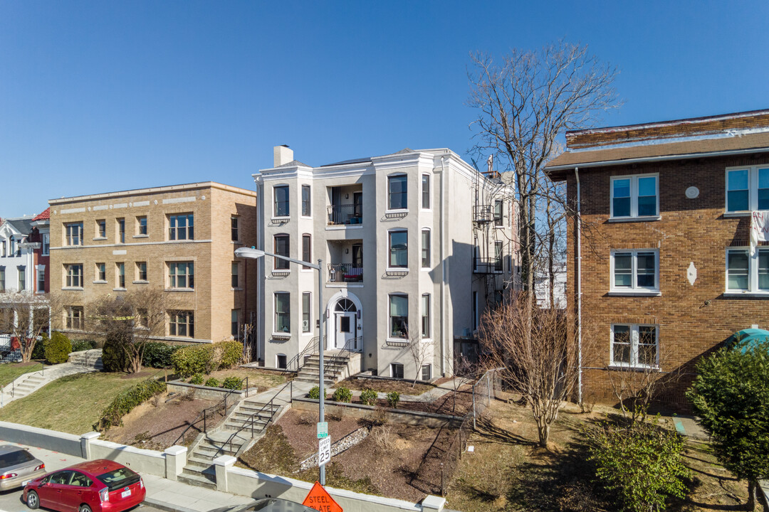 The Crest in Washington, DC - Building Photo