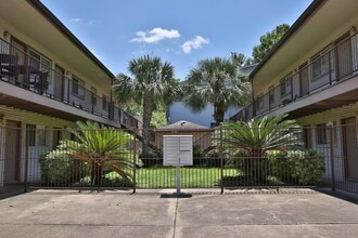 1307 Welch St in Houston, TX - Building Photo - Building Photo