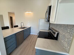 6188 Agee St in San Diego, CA - Foto de edificio - Building Photo