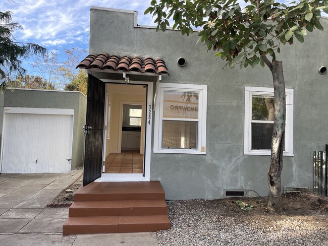 3284 Casitas Ave in Los Angeles, CA - Building Photo - Building Photo