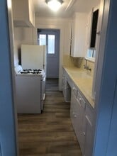 6137 Romaine St in Los Angeles, CA - Building Photo - Building Photo