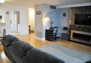 6007 N Sheridan Rd, Unit 38G in Chicago, IL - Building Photo - Building Photo