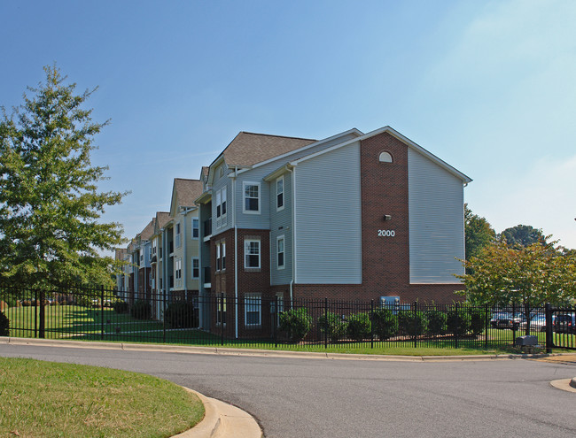 Center Stage Apartments in Winston-Salem, NC - Building Photo - Building Photo