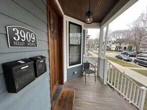 3909 N Seeley Ave in Chicago, IL - Building Photo - Building Photo
