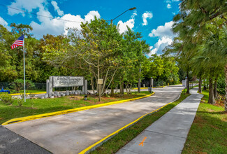 Windjammer Condominium in St. Petersburg, FL - Foto de edificio - Building Photo