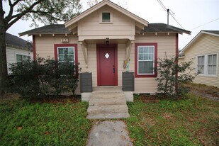 418 3rd St in Humble, TX - Building Photo
