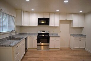 494 Edwin Dr in Vacaville, CA - Building Photo