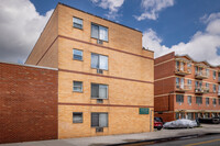 3205 Linden Pl in Flushing, NY - Foto de edificio - Building Photo