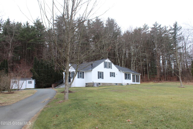 1 Brown Dr in Castleton On Hudson, NY - Building Photo - Building Photo