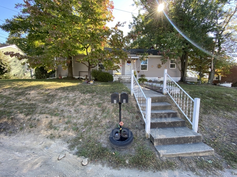 209 McGowan Dr in Fredericksburg, VA - Foto de edificio