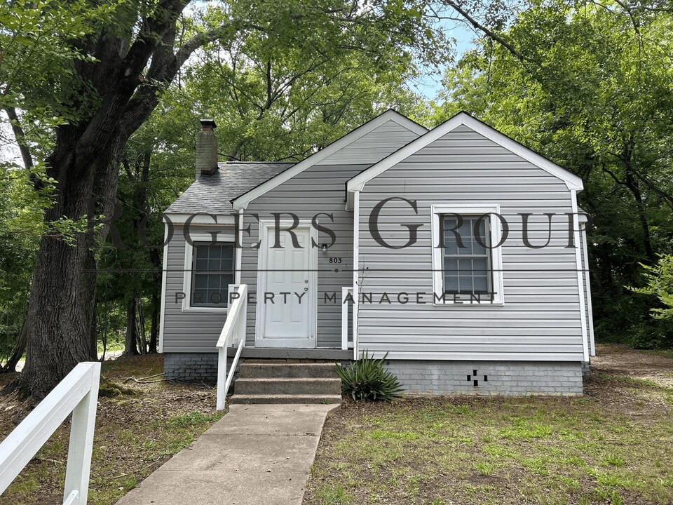803 Roberson St in Henderson, NC - Building Photo