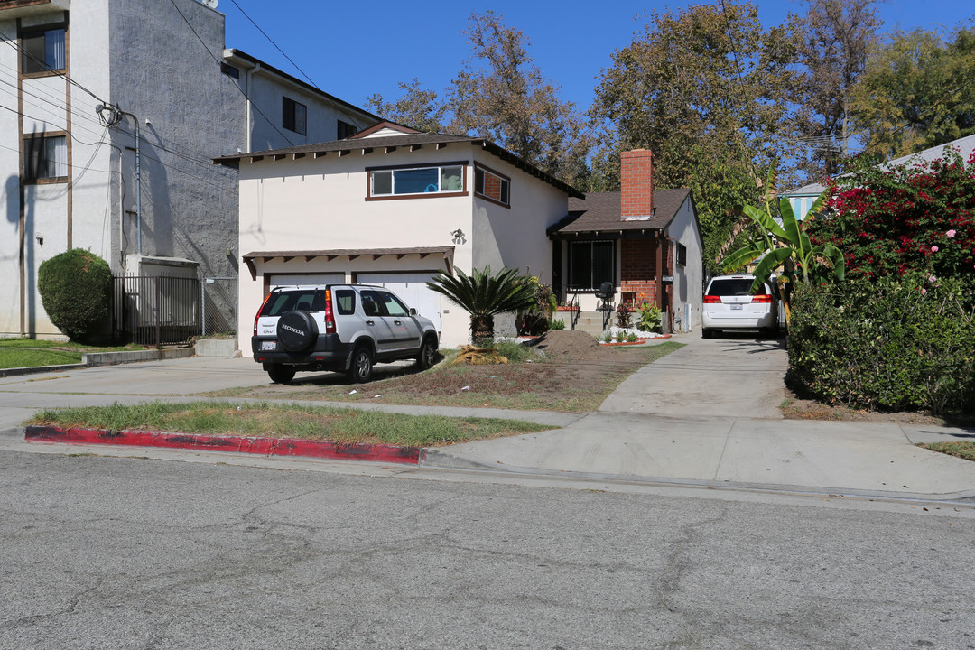 711 Raleigh St in Glendale, CA - Building Photo