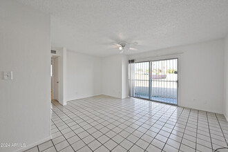 3445 E Earll Dr-Unit -2 in Phoenix, AZ - Building Photo - Building Photo