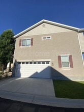 972 Stonehaven Dr in North Salt Lake, UT - Building Photo - Building Photo