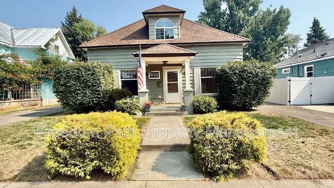 property at 952 N 5th St
