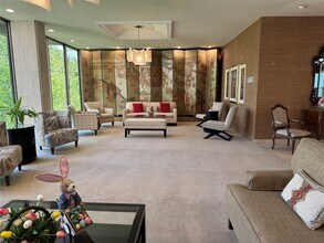 49 Briar Hollow Ln in Houston, TX - Foto de edificio - Building Photo