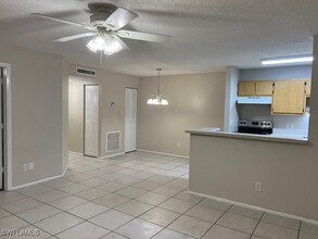 6492 Royal Woods Dr in Ft. Myers, FL - Building Photo - Building Photo