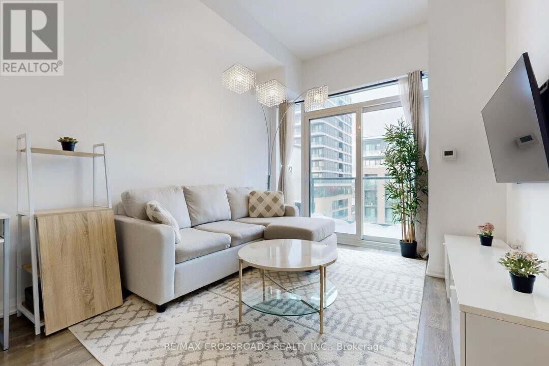 99 Eagle Rock Way in Vaughan, ON - Building Photo