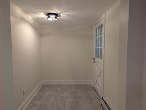 4 Cannon Rd in Brookfield, CT - Building Photo - Building Photo