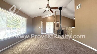 7652 Sherborn Ave in Hesperia, CA - Foto de edificio - Building Photo