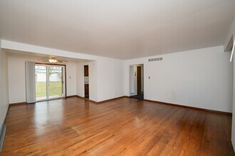 2403 W 63rd Ave, Unit 1 E in Merrillville, IN - Foto de edificio - Building Photo