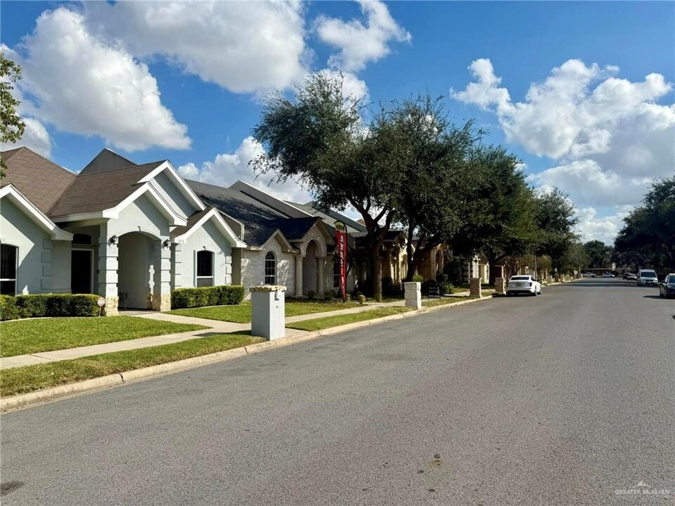 1612 Cardinal Ave in McAllen, TX - Building Photo