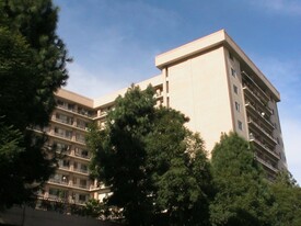 100 S Doheny Dr in Los Angeles, CA - Foto de edificio - Building Photo