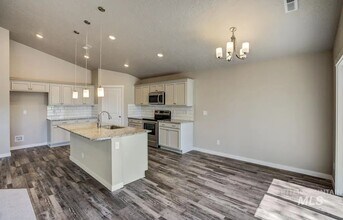 7565 E Declaration Dr in Nampa, ID - Building Photo - Building Photo