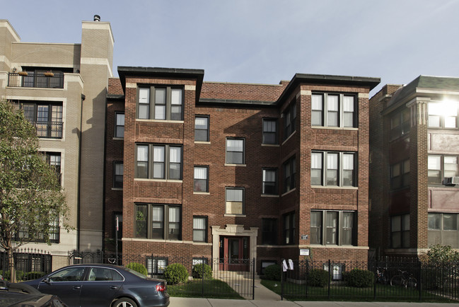 3709-3711 N Wilton Ave in Chicago, IL - Foto de edificio - Building Photo