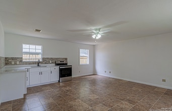 210 N San Jacinto St, Unit 2 in San Antonio, TX - Foto de edificio - Building Photo