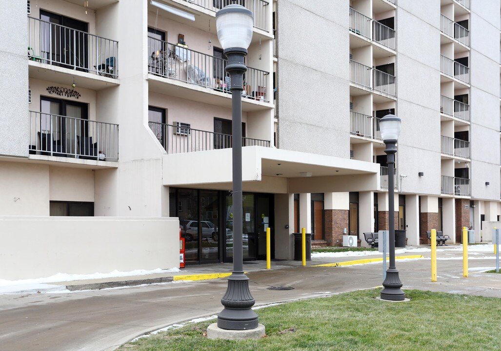 McKinley Towers in Niles, OH - Foto de edificio