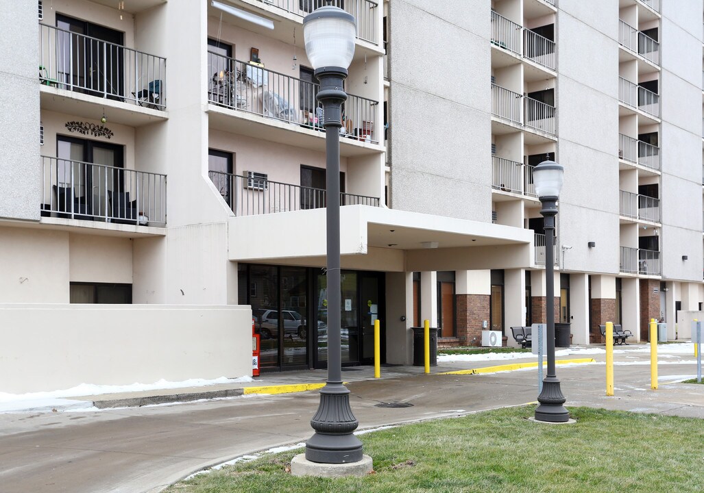 McKinley Towers in Niles, OH - Building Photo