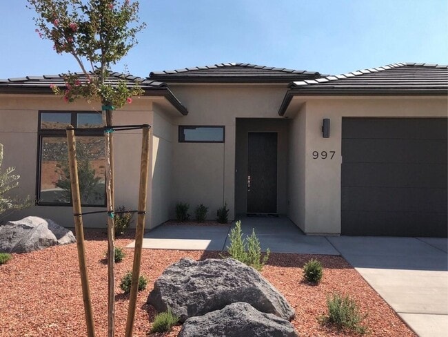 997 Jonathon Dr in Washington, UT - Building Photo - Building Photo