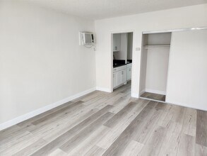 5242 Cahuenga Blvd in Los Angeles, CA - Building Photo - Building Photo