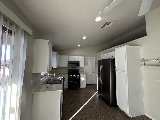 2720 Superba Ave in Kingman, AZ - Building Photo - Building Photo