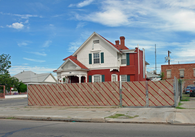 1101 Wyoming Ave in El Paso, TX - Building Photo - Building Photo