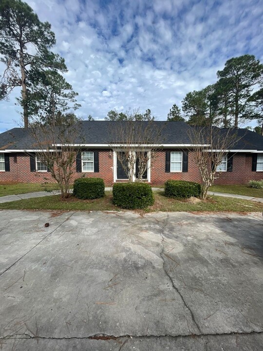 209 Courtney Way in Statesboro, GA - Building Photo