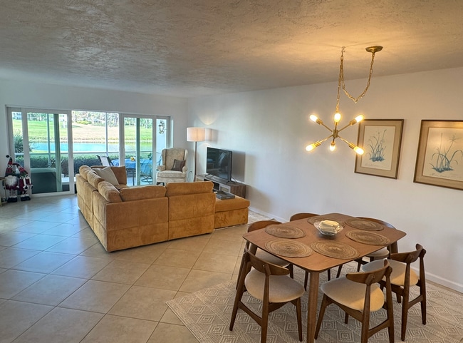 7173 W Country Club Dr N, Unit 144 in Sarasota, FL - Building Photo - Building Photo