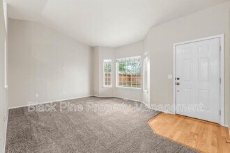 6003 N Waterside Pl in Garden City, ID - Building Photo - Building Photo