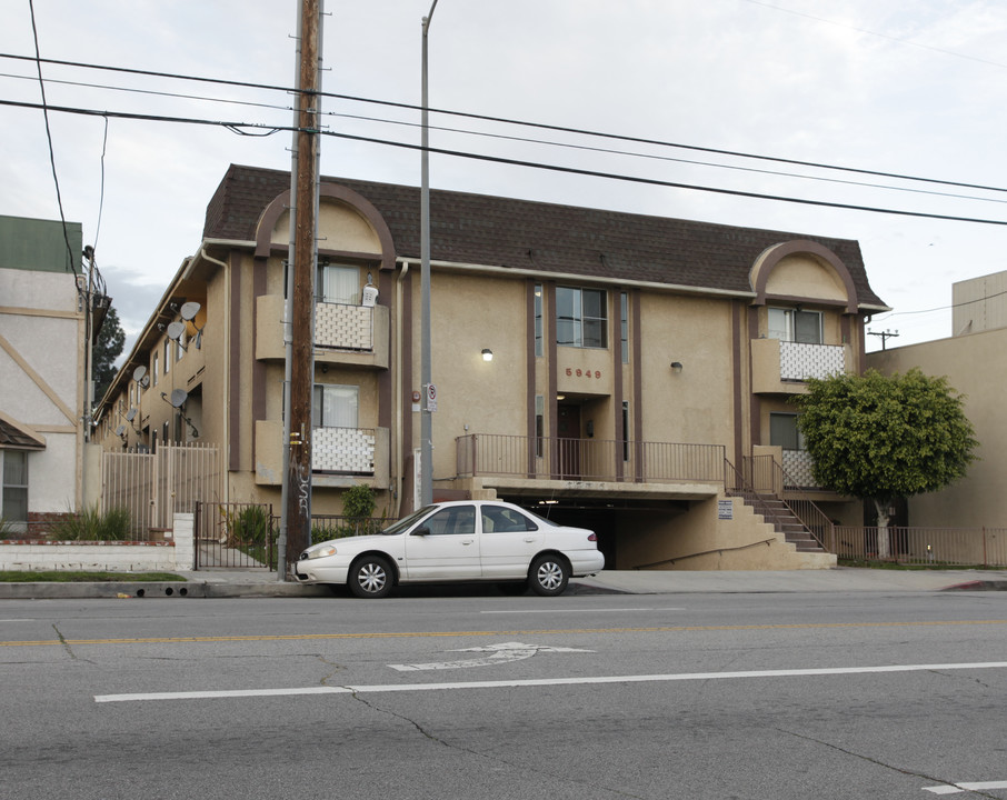 5949 Whitsett Ave in North Hollywood, CA - Foto de edificio