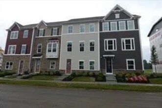 3006 Mahican Cir in Seven Fields, PA - Foto de edificio - Building Photo