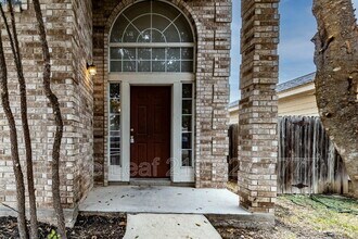 7121 Lynn Lake Dr in San Antonio, TX - Building Photo - Building Photo