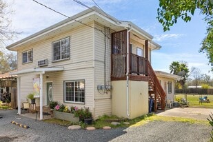 504 W Marlette St, Unit Unit B    Upstairs in Ione, CA - Building Photo