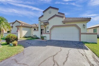 5421 Hawkes Bluff Ave in Davie, FL - Building Photo - Building Photo