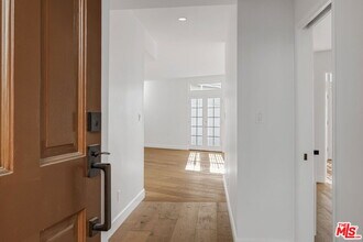 11845 Mayfield Ave in Los Angeles, CA - Building Photo - Building Photo