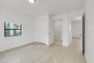 1830 W 27th St in Jacksonville, FL - Foto de edificio - Building Photo