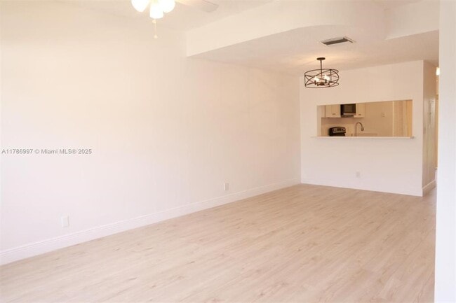 16686 Hemingway Dr in Weston, FL - Building Photo - Building Photo