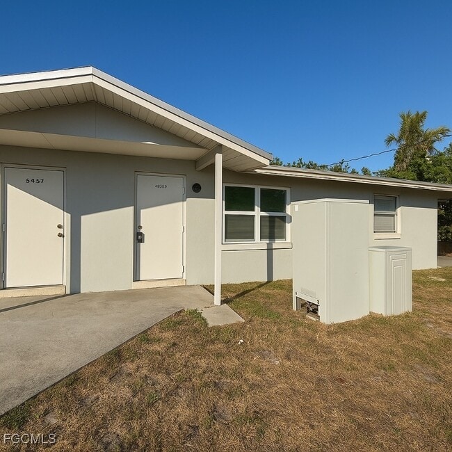 5453 Eleventh Ave in Ft. Myers, FL - Building Photo - Building Photo